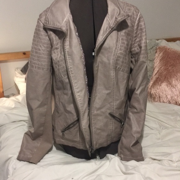 Tan jacket - Picture 1 of 4